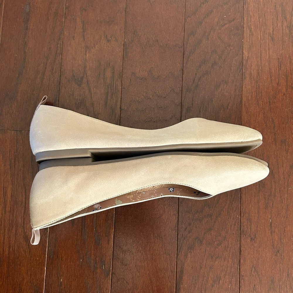 Lucky Brand Women's Destrien2 Dusty Sand
Leather Flats size 7 New - Picture 3 of 11